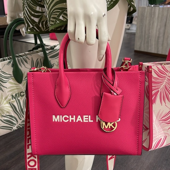 MICHAEL KORS
Mirella Small Pebbled Leather Crossbody Bag Tote 
Electric Pink
NWT - Picture 1 of 16